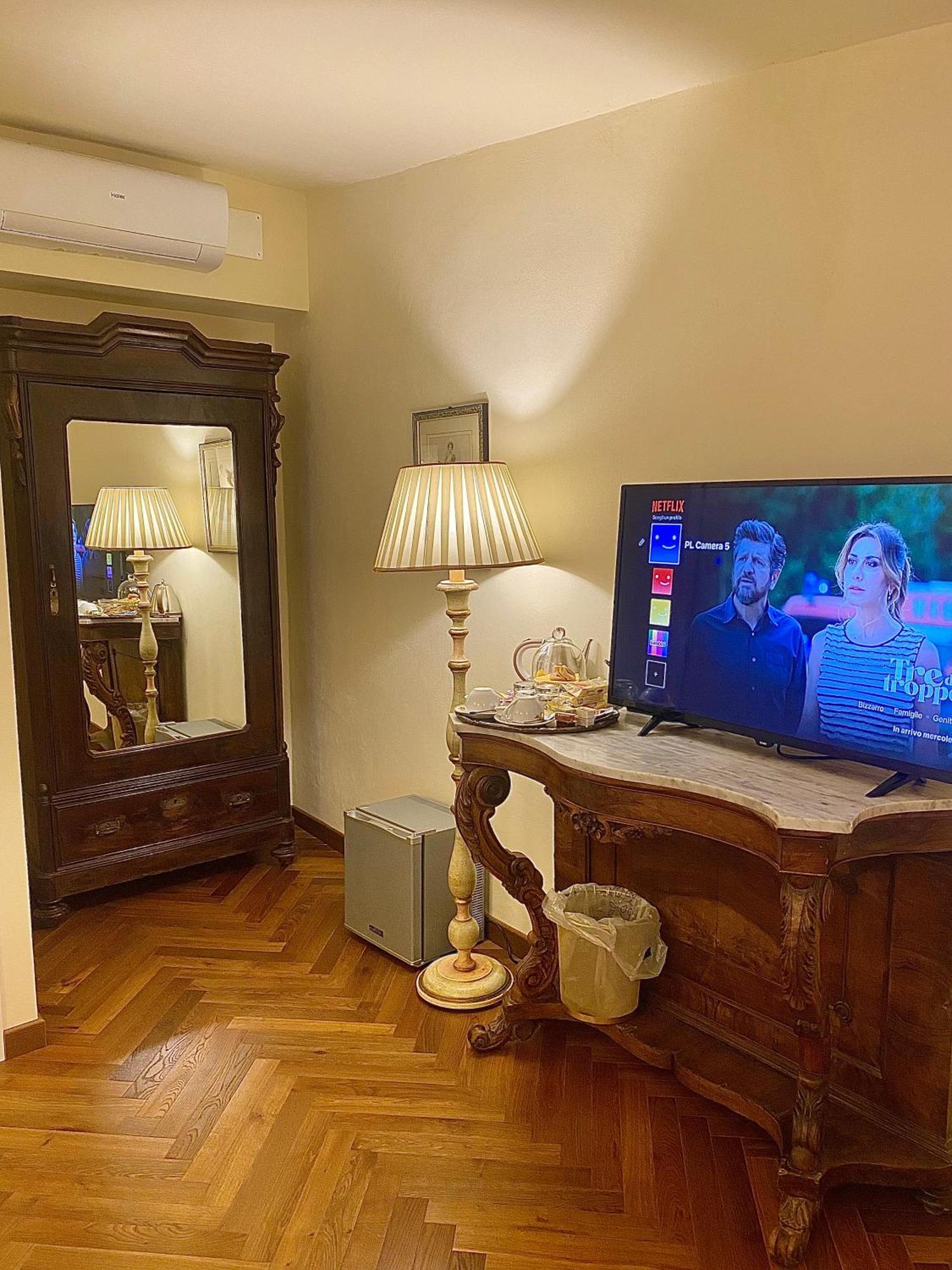 Palazzo Lari Sarzana 호텔 외부 사진